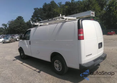 2019 Chevrolet Express 2500 Work Van z USA, uszkodzony, nr VIN 1GCWGAFPXK1240332